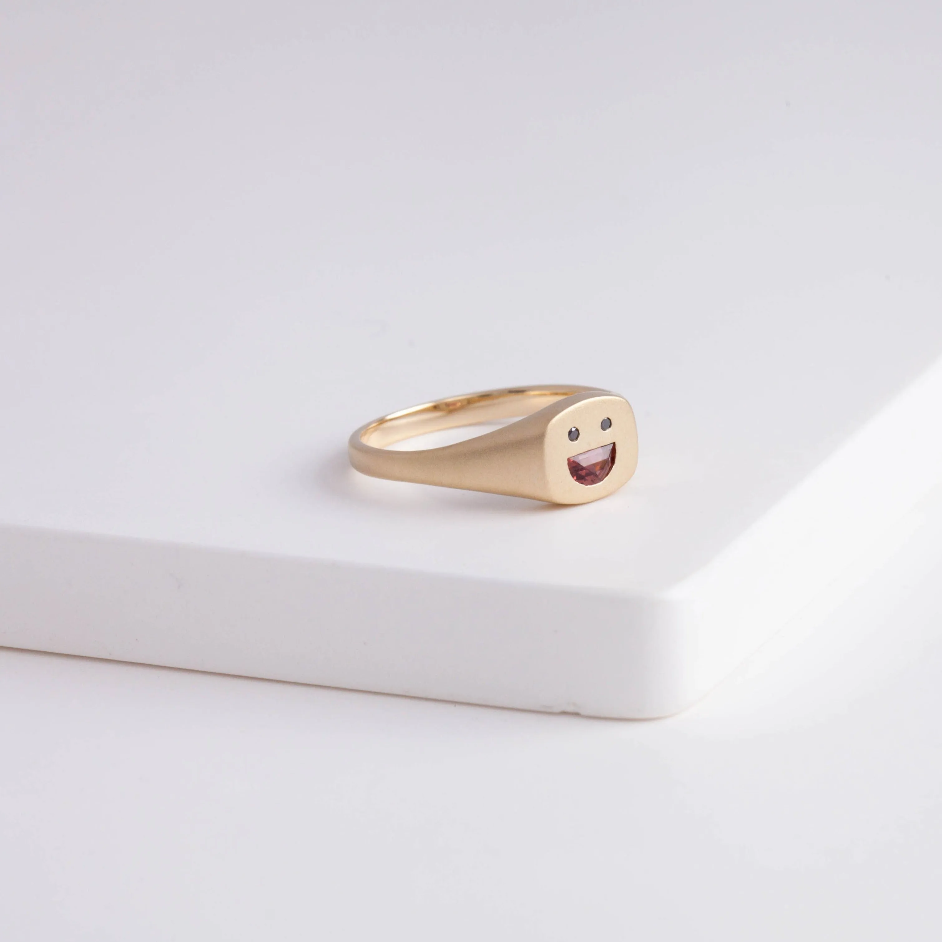 Small happy face signet ring