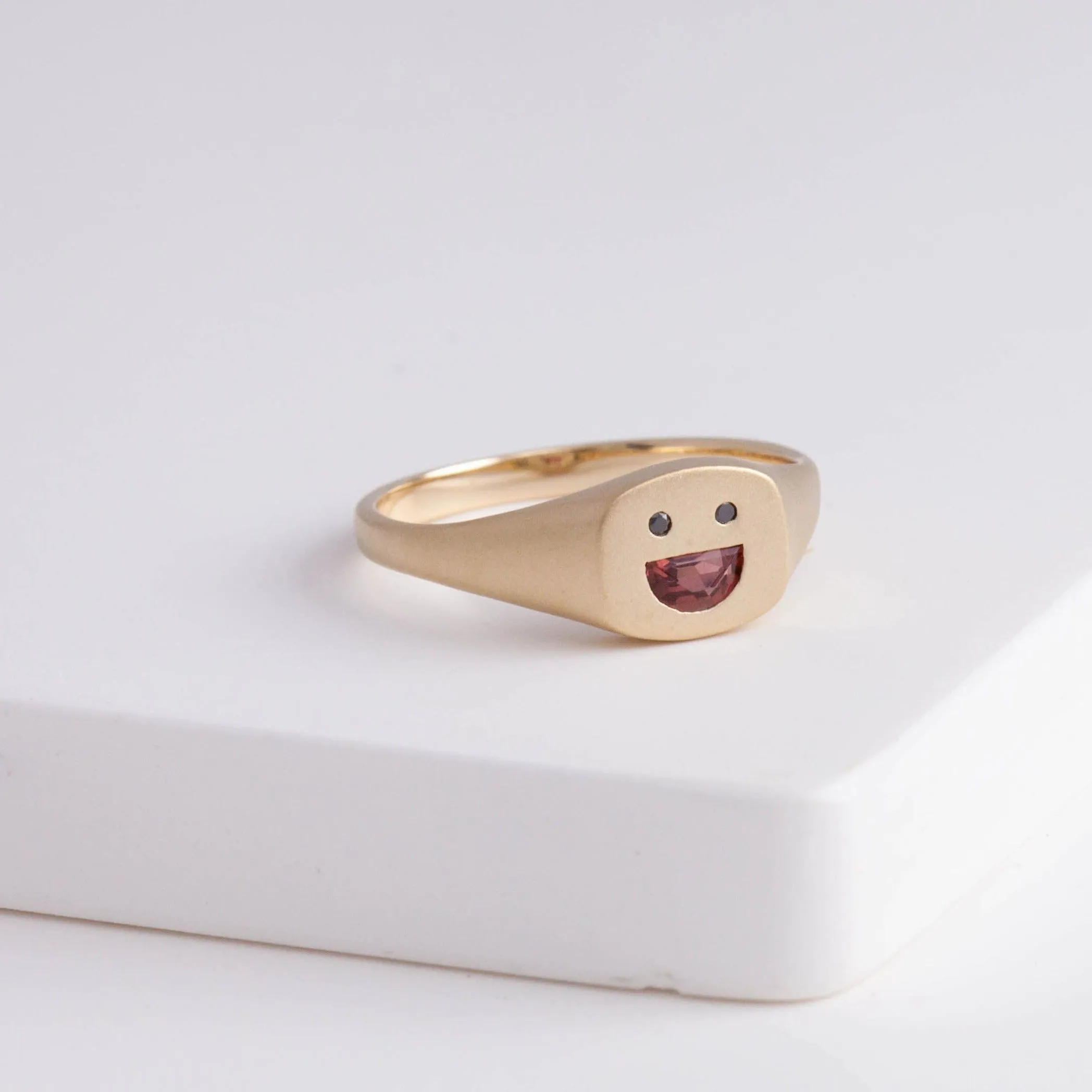 Small happy face signet ring