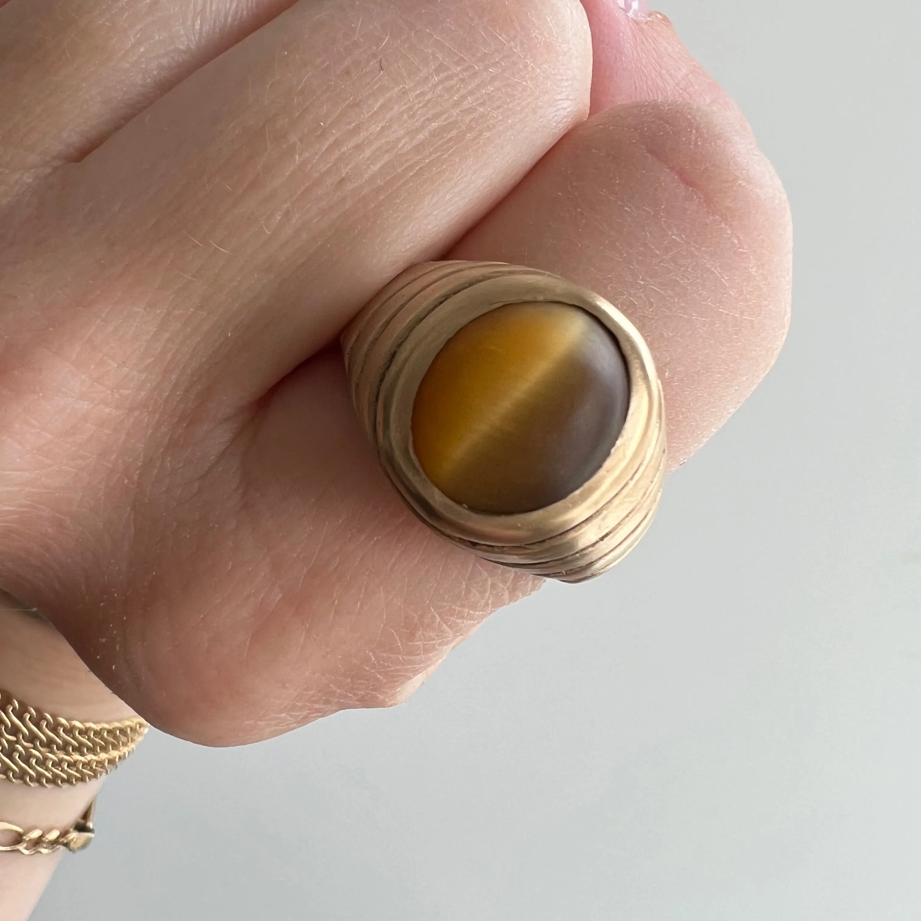 V I N T A G E // shimmery coffee bean / 10k yellow gold and tigers eye signet dome ring / size 7