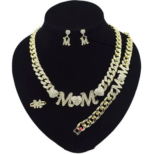 Xo Mom Necklace Set